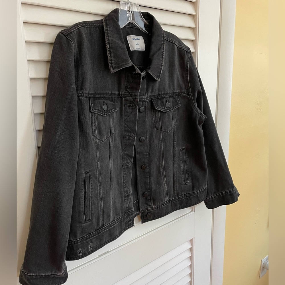 Old Navy Petite Large Distressed Black Denim / Jean Jacket